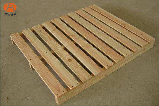木托盤與集裝箱主要優(yōu)勢.jpg 木托盤與集裝箱主要優(yōu)勢.jpg