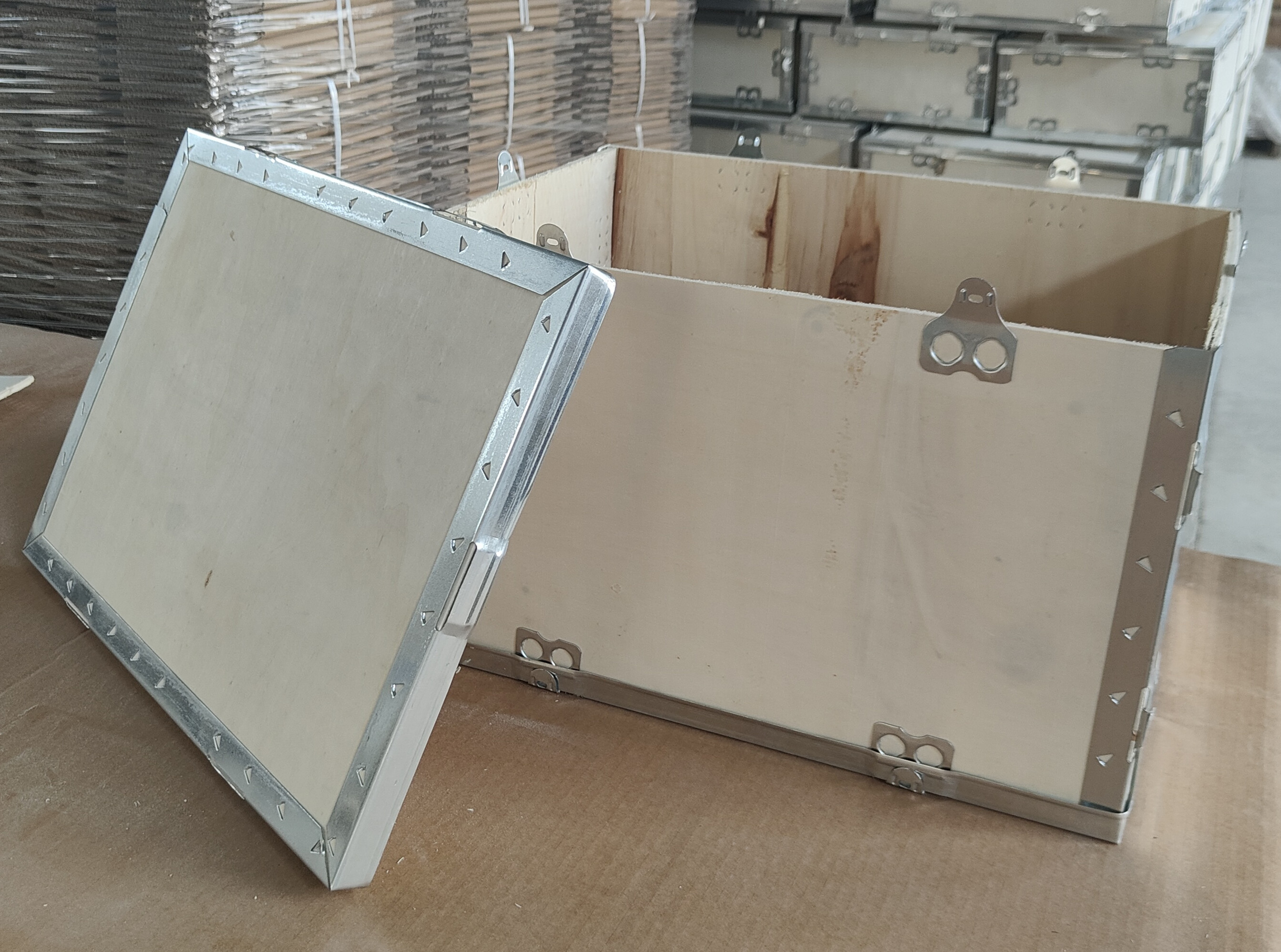 鋼邊箱運(yùn)輸過程中需要注意哪些?