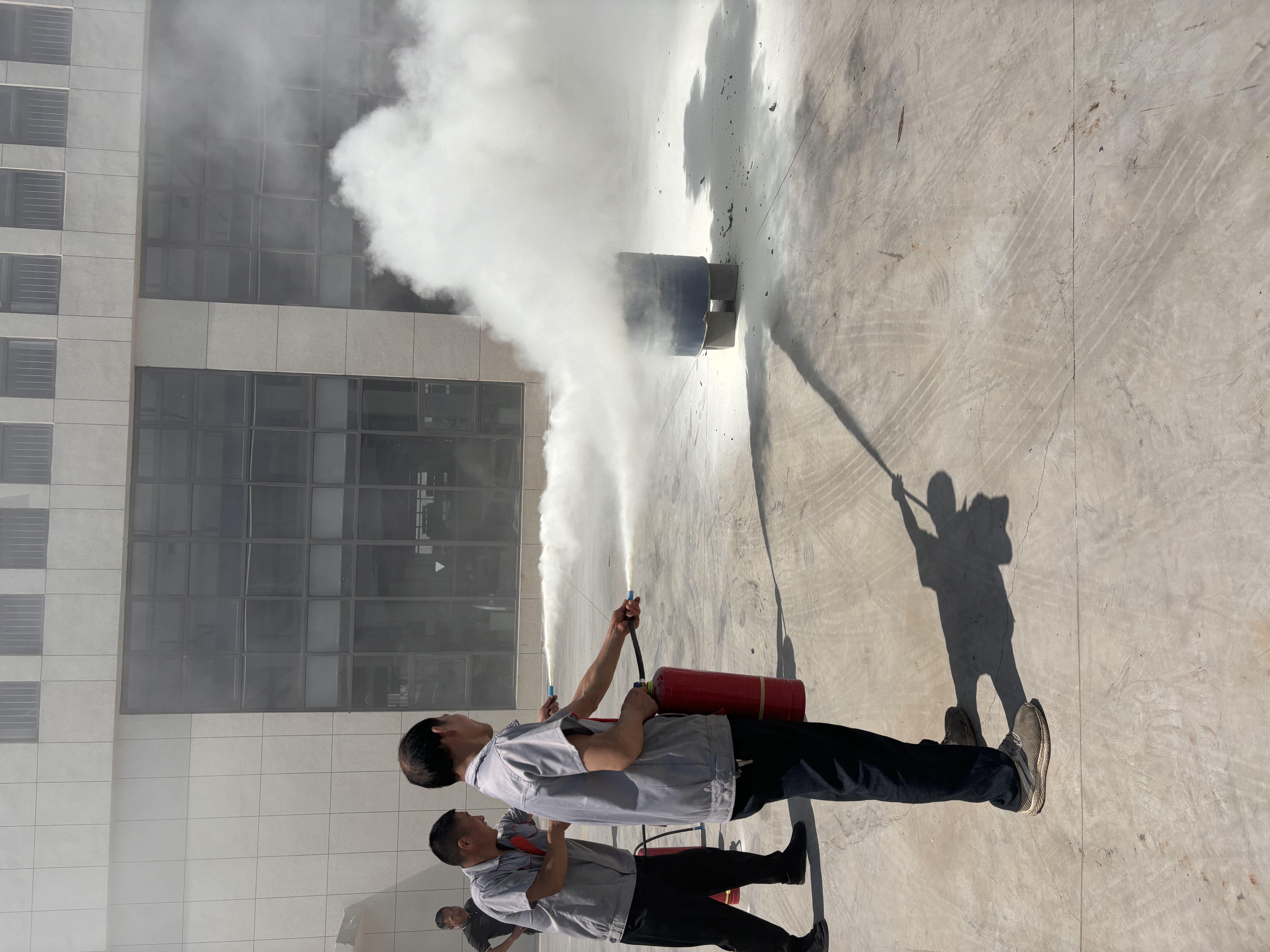 無錫太行木業(yè):以練筑防,安全先行 —— 成功舉辦全員消防安全實戰(zhàn)演練